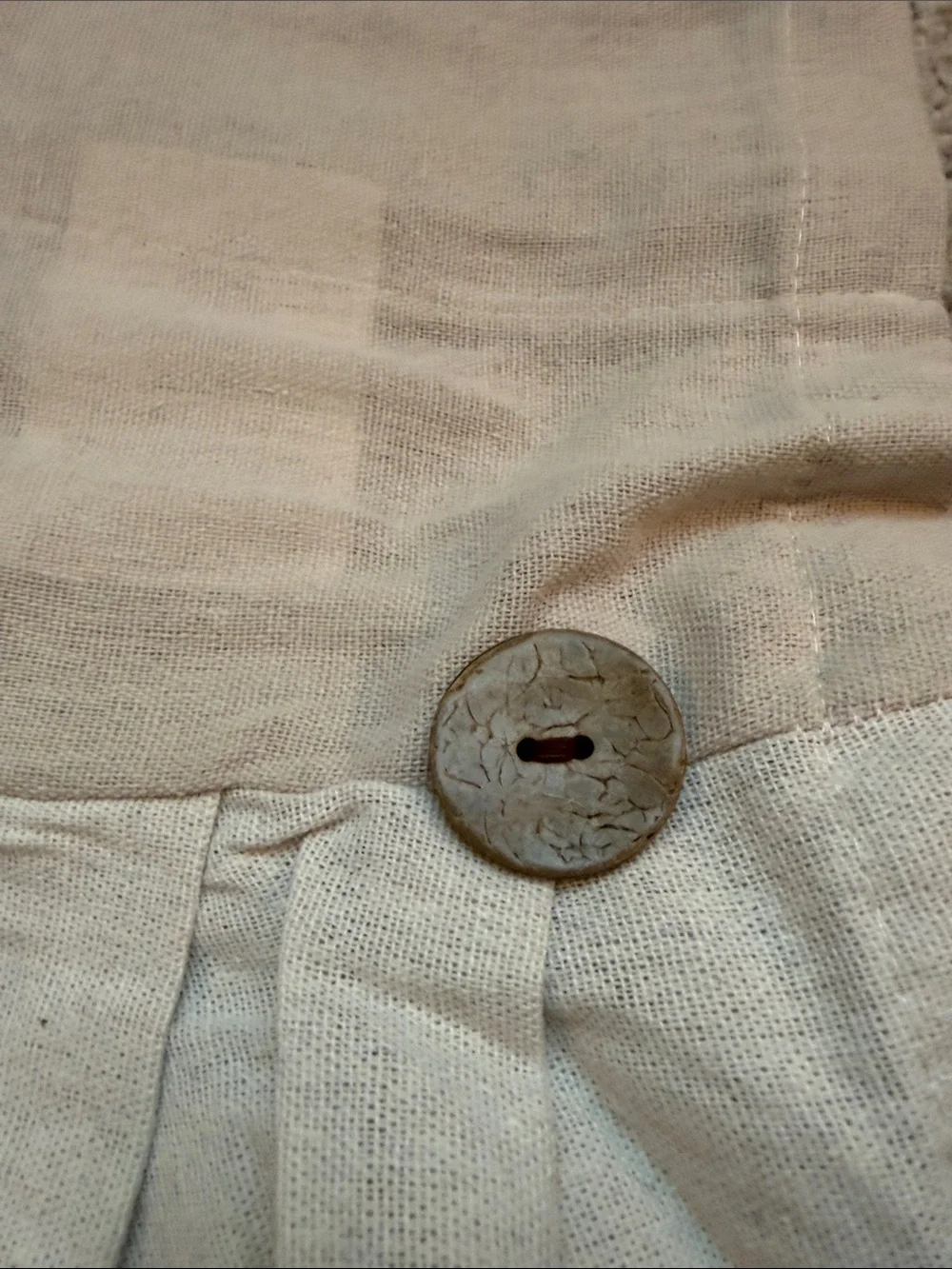 Lush Decor Neutral Beige Pleated Button-Accent Valance. MWT. 84” x 18” + 2”